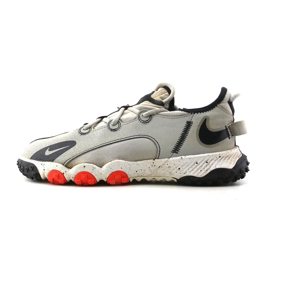 NIKE  FUTURE FIELD