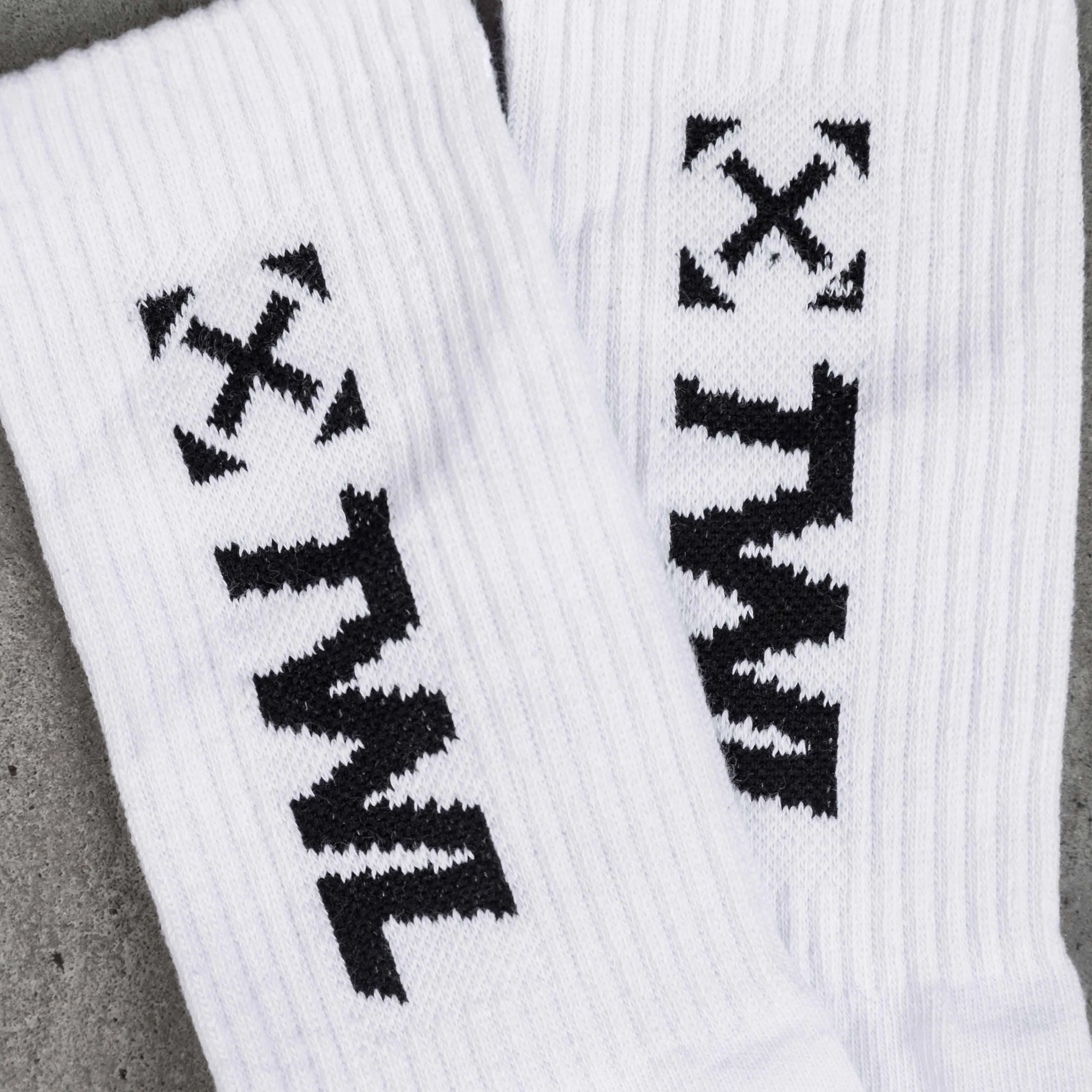 TWL - PACE SOCKS - WHITE